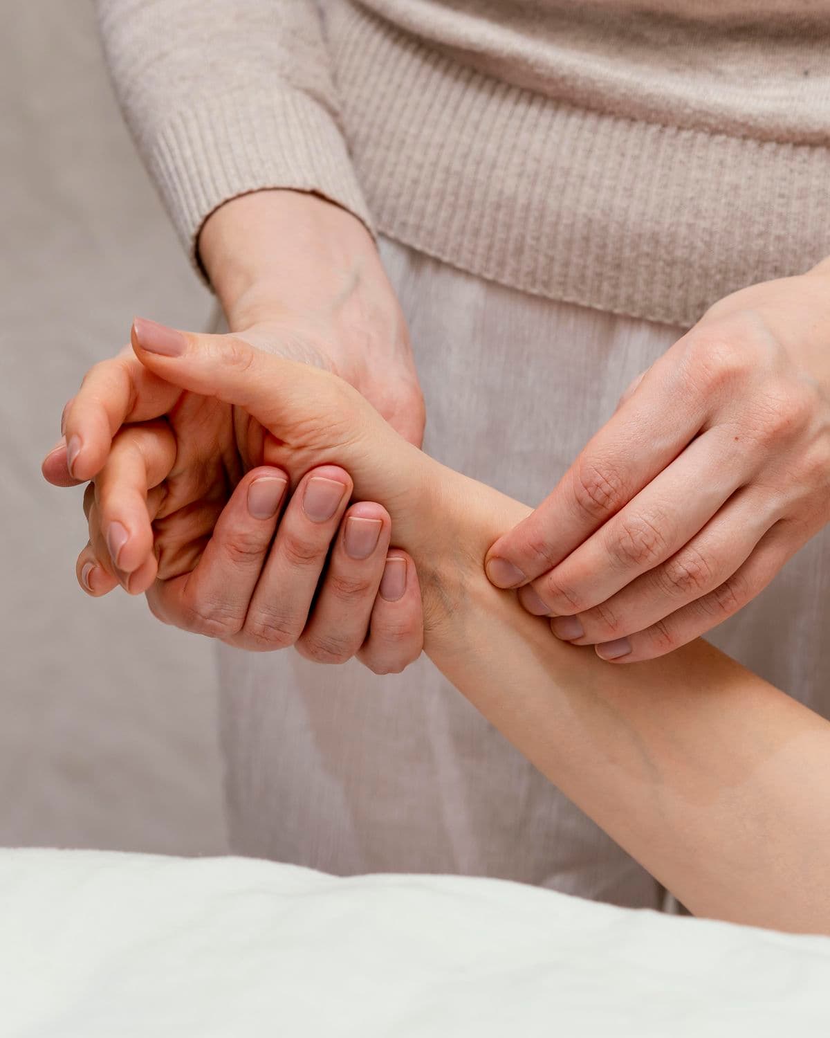 Gentle wrist assessment during a fertility-focused consultation